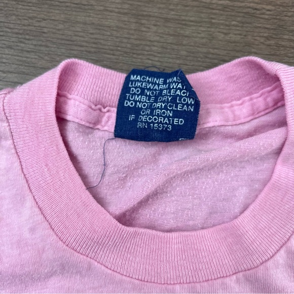 Vintage 80s Sneakers San Diego CA Palm Tree Graphic Tee Pink Sz Small 34-36 - Picture 5 of 7